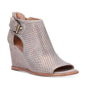 Like new Donald Pliner Lottie perforated wedge bootie, 9.5